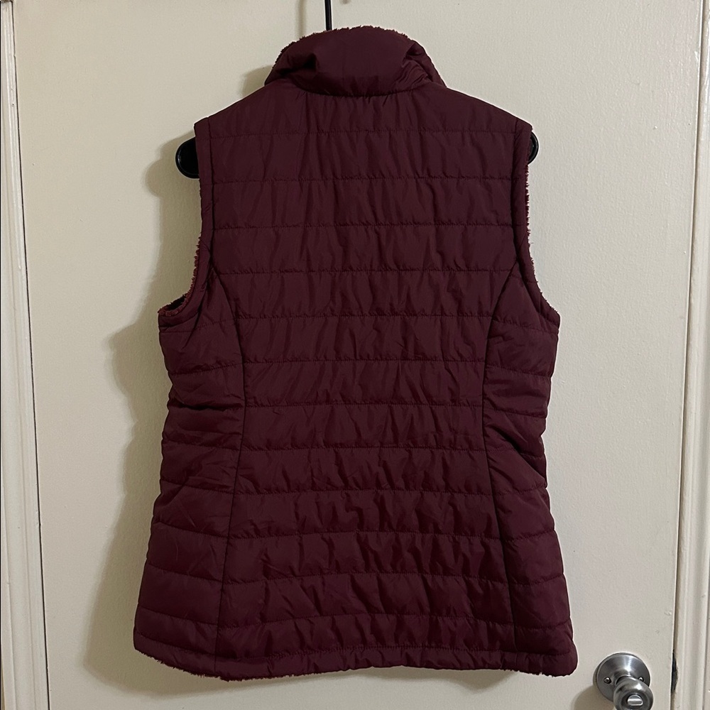 NWT Free Country Reversible Maroon Puffer Faux Fur Vest Large - Picture 4 of 4